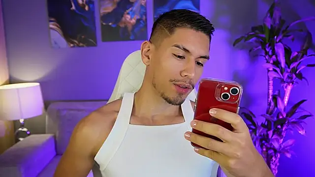 Snapshot of Aaronfox_x chatting on January 3, 2025, 3:05 am Aaronfox x online show from January 3, 2025, 3:05 am