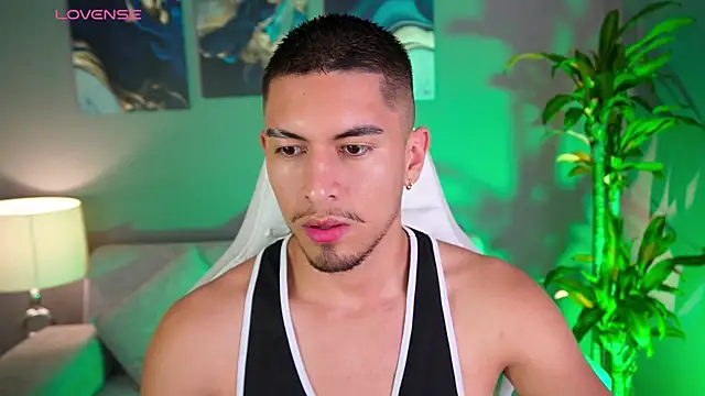 Snapshot of Aaronfox_x chatting on January 7, 2025, 11:03 pm Aaronfox x online show from January 7, 2025, 11:03 pm