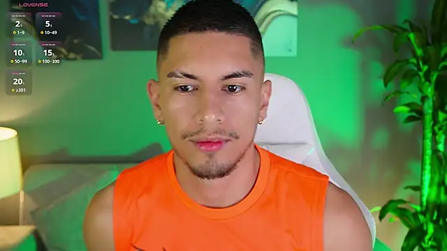 Snapshot of Aaronfox_x chatting on January 18, 2025, 8:41 am Aaronfox x online show from January 18, 2025, 8:41 am