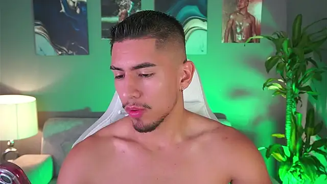 Snapshot of Aaronfox_x chatting on January 29, 2025, 12:22 am Aaronfox x online show from January 29, 2025, 12:22 am
