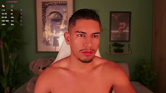 Snapshot of Aaronfox_x chatting on February 16, 2025, 10:43 am Aaronfox x online show from February 16, 2025, 10:43 am
