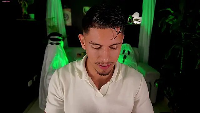 Snapshot of Aaronfox_x chatting on October 9, 2025, 2:20 am Aaronfox x online show from October 9, 2025, 2:20 am