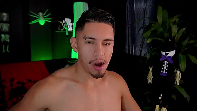 Snapshot of Aaronfox_x chatting on October 21, 2025, 1:34 pm Aaronfox x online show from October 21, 2025, 1:34 pm