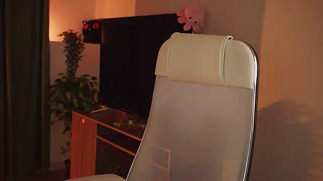 EllieCutes online show from May 30, 2026, 7:49 am