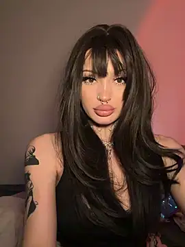 madelinexx online show from April 18, 2026, 5:06 pm