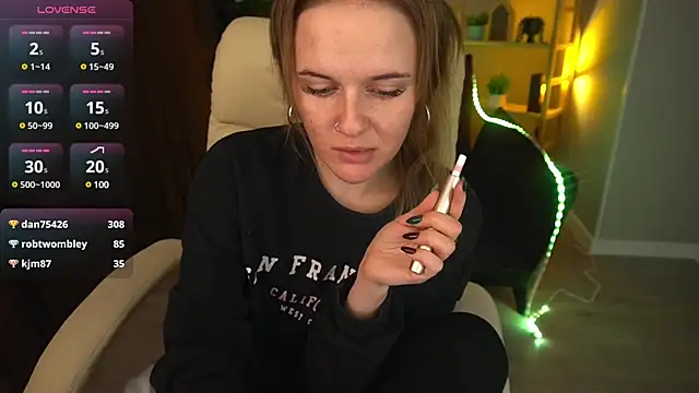 Snapshot of MaribelRiverr_ chatting on December 21, 2024, 10:06 am MaribelRiverr online show from December 21, 2024, 10:06 am