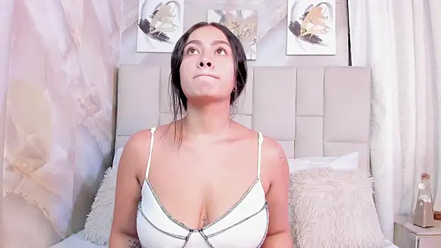 Jaslyn  Smith online show from February 18, 2026, 4:58 pm