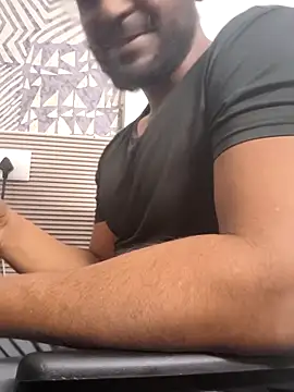 Snapshot of Ricky-fitness chatting on February 5, 2026, 12:54 pm Ricky-fitness online show from February 5, 2026, 12:54 pm