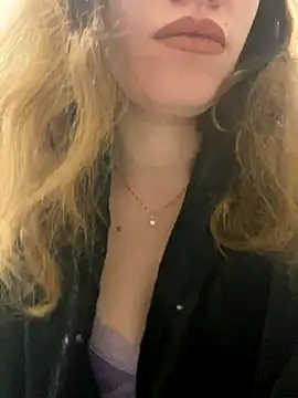 Snapshot of EvaRush chatting on December 3, 2024, 12:02 am EvaRush online show from December 3, 2024, 12:02 am