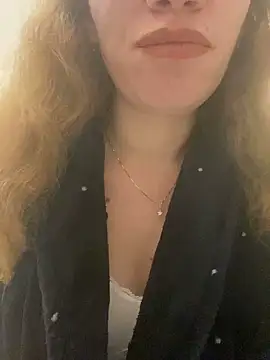 Snapshot of EvaRush chatting on December 5, 2024, 8:22 pm EvaRush online show from December 5, 2024, 8:22 pm