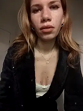 Snapshot of EvaRush chatting on October 4, 2025, 5:22 pm EvaRush online show from October 4, 2025, 5:22 pm