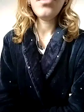 Snapshot of EvaRush chatting on November 6, 2025, 9:43 am EvaRush online show from November 6, 2025, 9:43 am