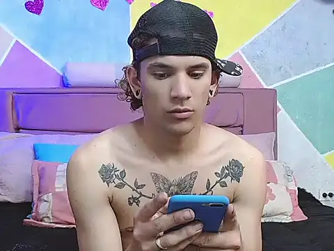 tylor boy online show from September 29, 2025, 3:33 am