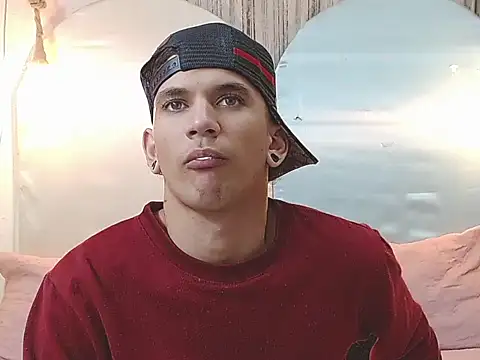 tylor boy online show from December 14, 2025, 4:07 am