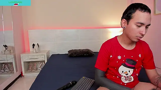 Snapshot of MARCUS_AND_HIKARY chatting on December 21, 2024, 8:43 pm MARCUS AND HIKARY online show from December 21, 2024, 8:43 pm