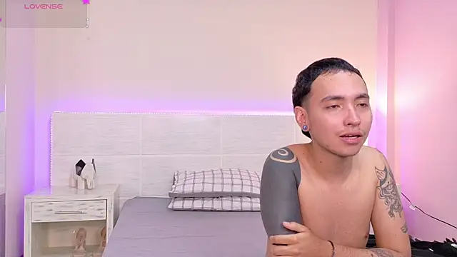 Snapshot of MARCUS_AND_HIKARY chatting on February 1, 2025, 6:21 am MARCUS AND HIKARY online show from February 1, 2025, 6:21 am