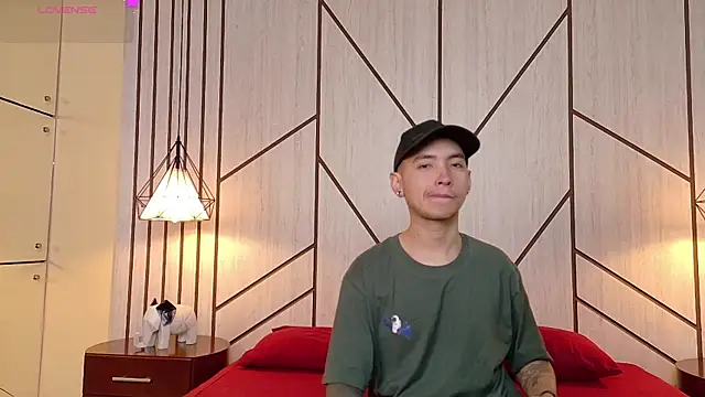 Snapshot of MARCUS_AND_HIKARY chatting on February 12, 2025, 1:06 pm MARCUS AND HIKARY online show from February 12, 2025, 1:06 pm