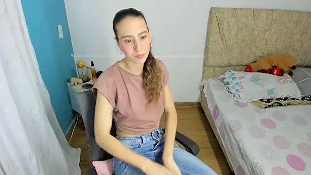 RachelJones  online show from April 10, 2026, 4:17 am