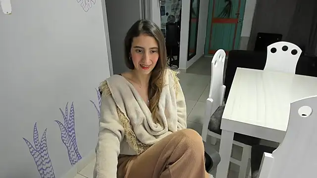 Snapshot of RachelJones_ chatting on June 1, 2026, 6:37 am RachelJones online show from June 1, 2026, 6:37 am