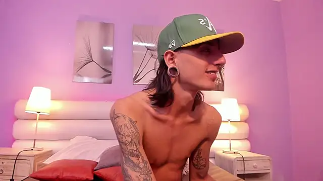 Matthew Dixonn online show from January 28, 2025, 10:12 pm