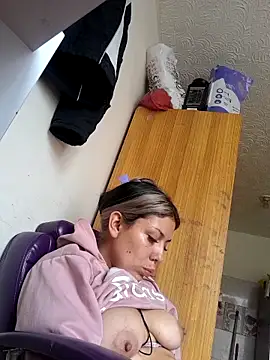 Sweel Leyva18 online show from November 24, 2025, 8:08 pm