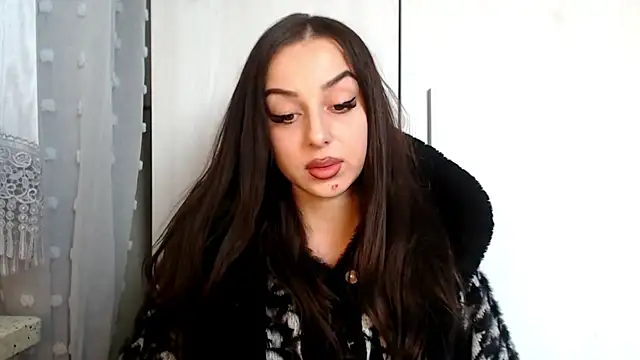 courtneyPerfect online show from April 11, 2026, 7:45 am