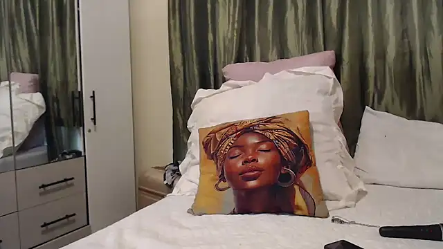 Foxybrownxx1 online show from September 27, 2025, 9:47 am