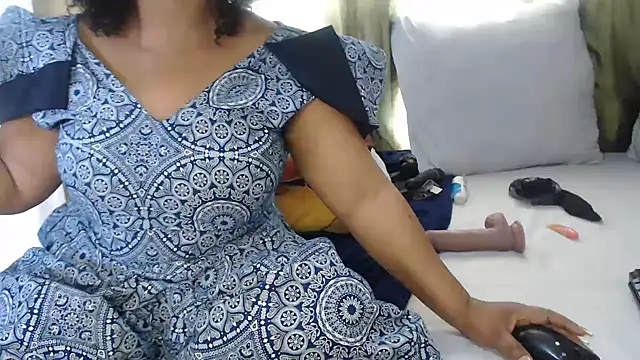 Foxybrownxx1 online show from October 26, 2025, 8:42 am