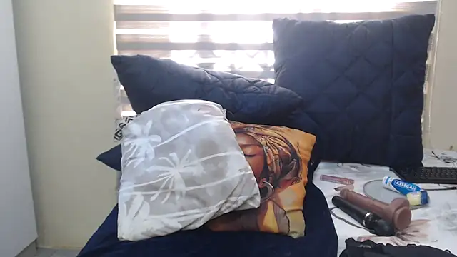 Foxybrownxx1 online show from May 13, 2026, 8:01 am
