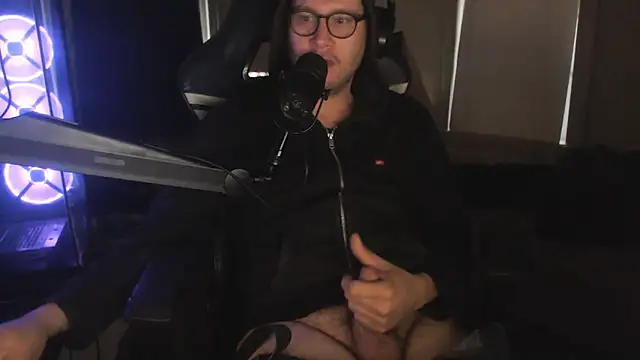 chicostick413 online show from October 31, 2025, 12:50 pm