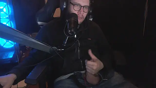 chicostick413 online show from November 7, 2025, 3:39 am