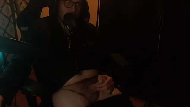 chicostick413 online show from April 13, 2026, 3:23 am