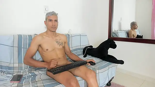 QuinnAndpuma1 online show from March 7, 2025, 5:51 am