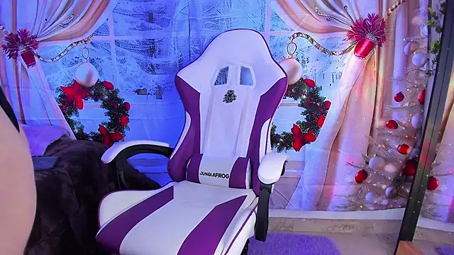 Snapshot of GilaKat chatting on December 3, 2024, 5:09 am GilaKat online show from December 3, 2024, 5:09 am