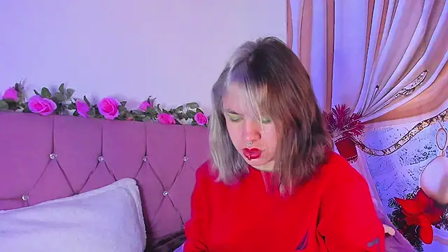 Snapshot of GilaKat chatting on December 5, 2024, 9:17 am GilaKat online show from December 5, 2024, 9:17 am