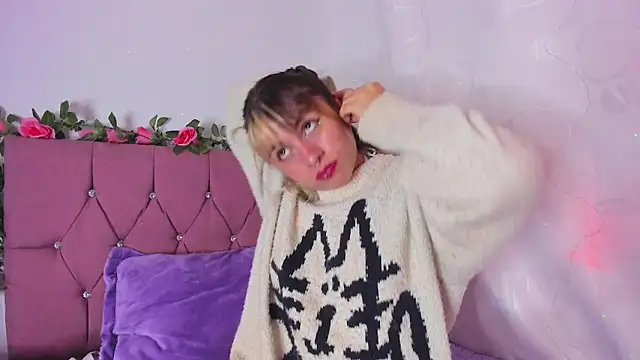 Snapshot of GilaKat chatting on February 11, 2025, 10:59 am GilaKat online show from February 11, 2025, 10:59 am