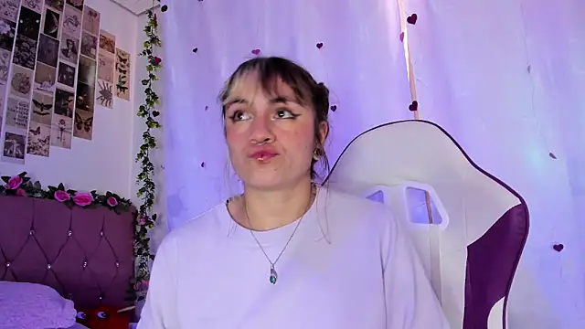 Snapshot of GilaKat chatting on February 19, 2025, 11:38 am GilaKat online show from February 19, 2025, 11:38 am