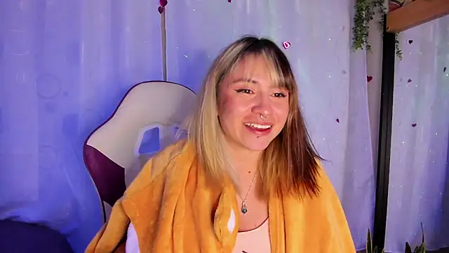 Snapshot of GilaKat chatting on March 7, 2025, 5:29 am GilaKat online show from March 7, 2025, 5:29 am