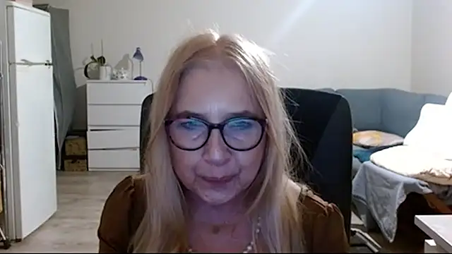 sofia xkiss online show from February 24, 2025, 7:33 am