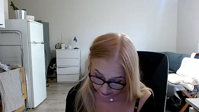 sofia xkiss online show from March 3, 2025, 11:00 am