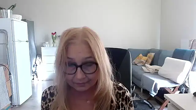 sofia xkiss online show from March 10, 2025, 2:48 pm