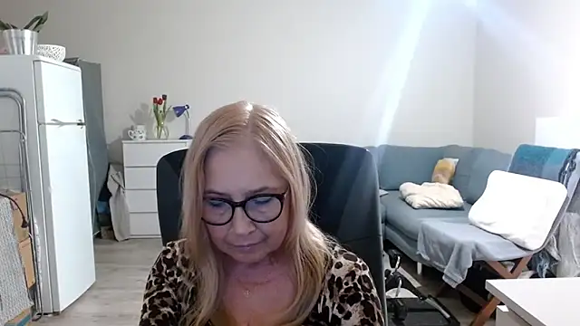 sofia xkiss online show from March 11, 2025, 7:48 am