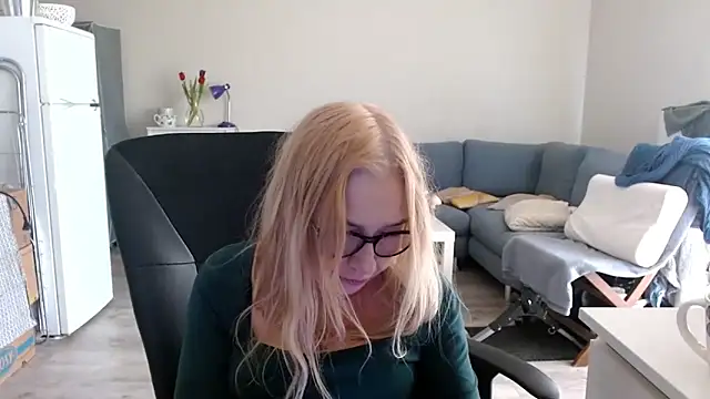 sofia xkiss online show from March 12, 2025, 10:59 am