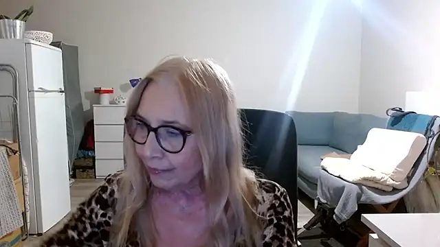 sofia xkiss online show from March 17, 2025, 9:34 pm