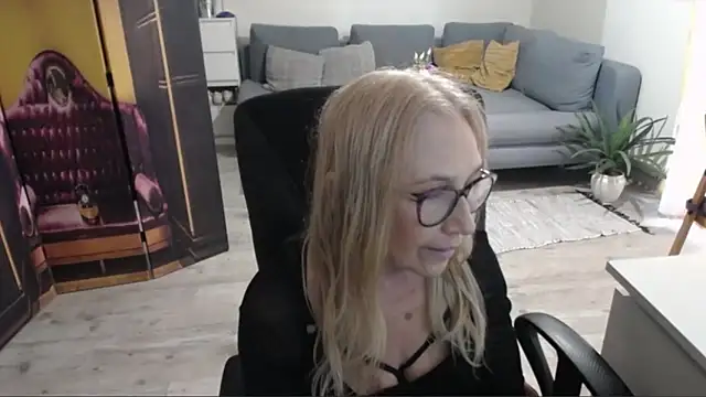 sofia xkiss online show from March 29, 2026, 3:34 pm