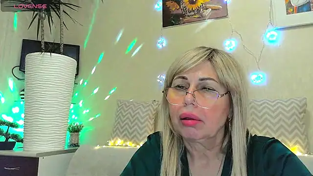Snapshot of SusieNoreen chatting on January 25, 2025, 1:52 pm SusieNoreen online show from January 25, 2025, 1:52 pm
