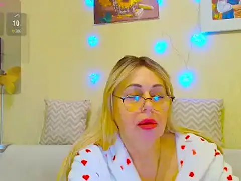 Snapshot of SusieNoreen chatting on February 18, 2025, 3:53 am SusieNoreen online show from February 18, 2025, 3:53 am