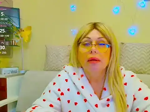 Snapshot of SusieNoreen chatting on February 19, 2025, 10:23 am SusieNoreen online show from February 19, 2025, 10:23 am