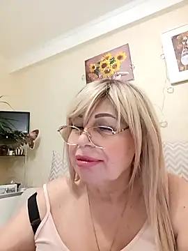 Snapshot of SusieNoreen chatting on February 23, 2025, 3:56 am SusieNoreen online show from February 23, 2025, 3:56 am