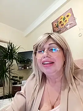 Snapshot of SusieNoreen chatting on February 23, 2025, 10:06 am SusieNoreen online show from February 23, 2025, 10:06 am